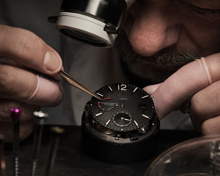 Mechanical Watches Manufacturer | Monitoring Energy in Mechanical Watches